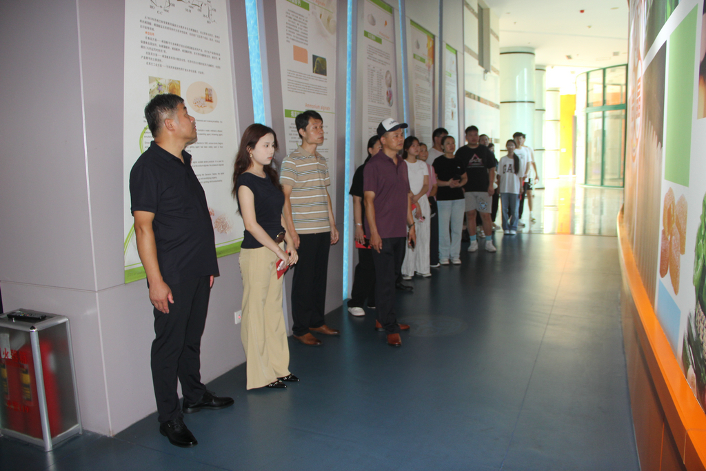 20250819情系職工子女  助力夢想啟航——潔晶集團(tuán)舉行職工子女高考獎學(xué)金發(fā)放儀式5_1