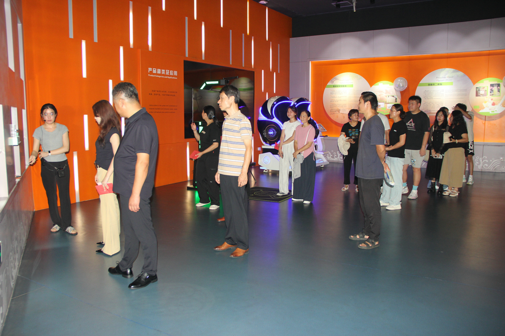 20250819情系職工子女  助力夢想啟航——潔晶集團(tuán)舉行職工子女高考獎學(xué)金發(fā)放儀式7_1